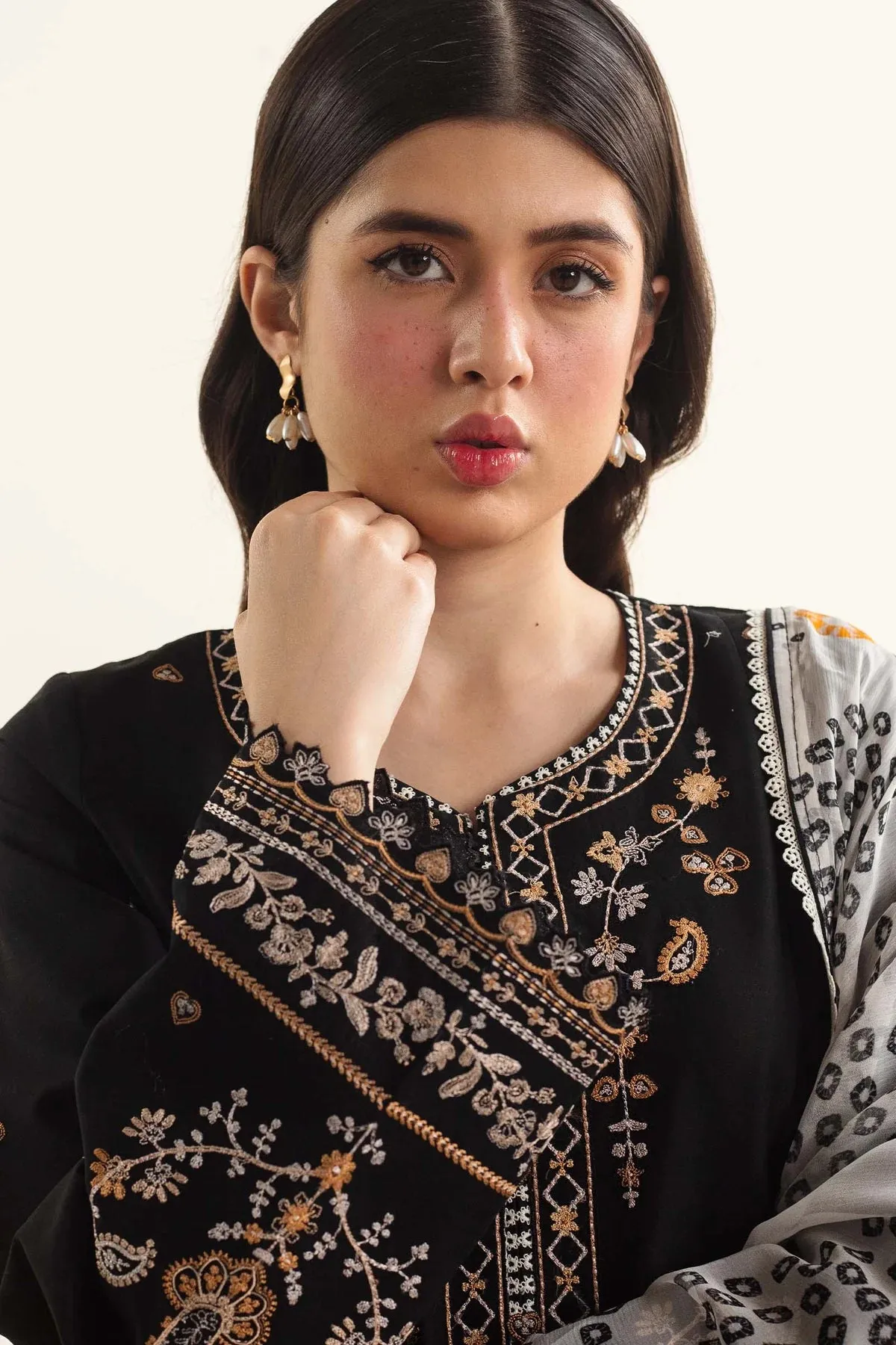 Zara Shahjahan - Coco - D7-B Arela